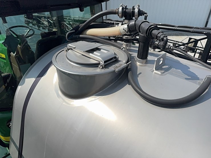 2011-john-deere-4730-image-52