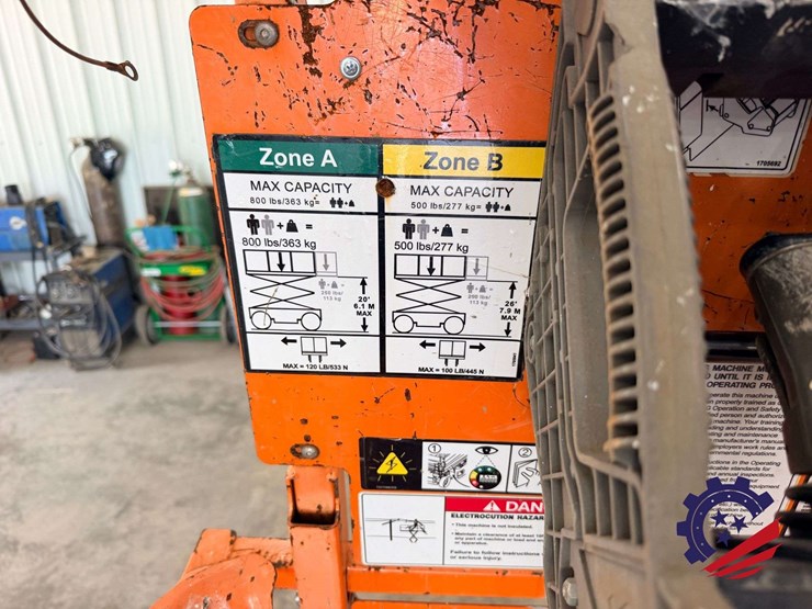 2017-jlg-2632es-image-37