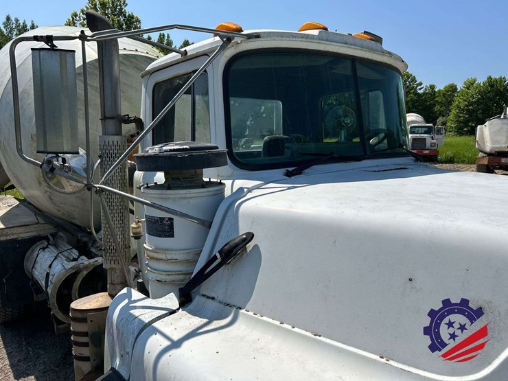 1995-mack-dm690s-image-59