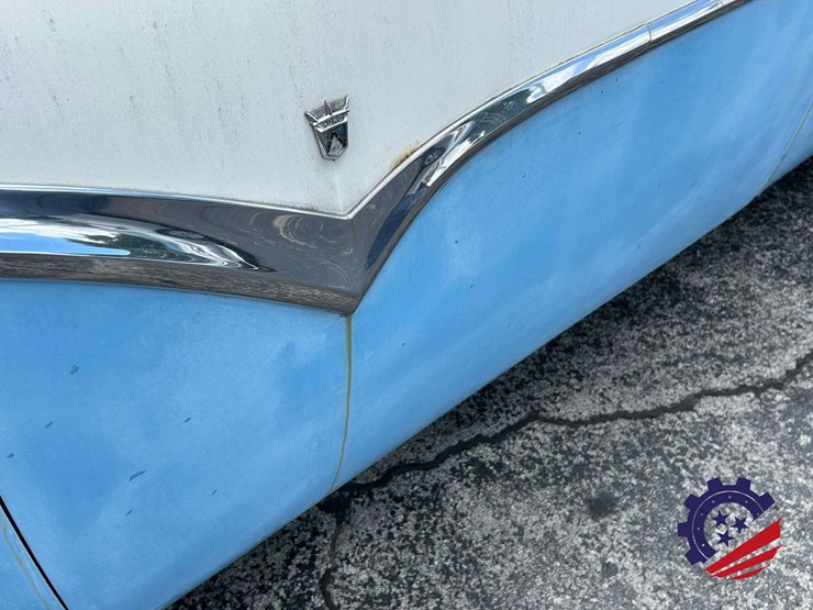 1955-ford-fairlane-club-sedan-image-10