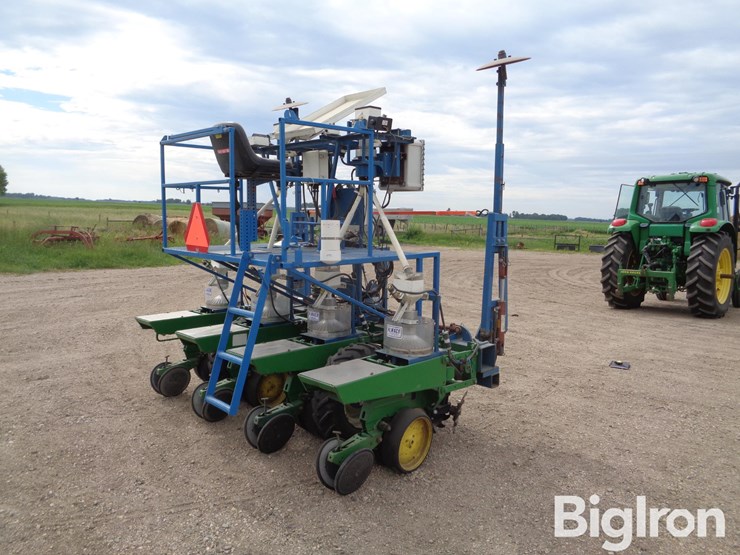 almaco-4r30-3-pt-research-planter-image-5