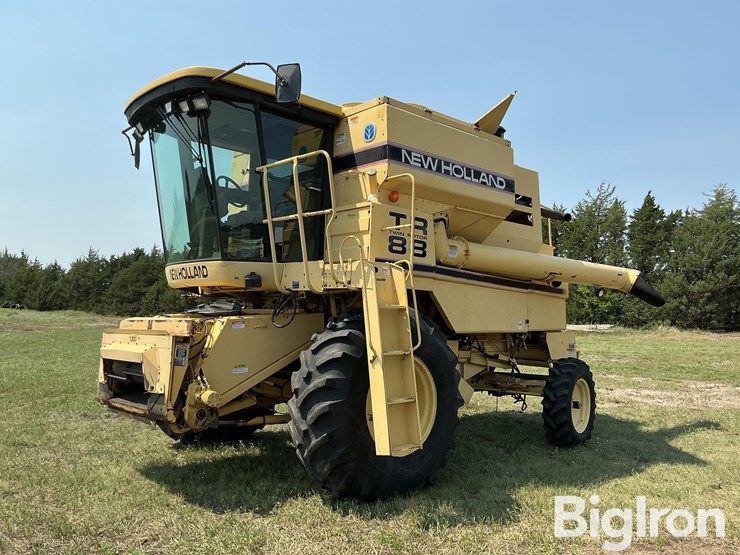 1997-new-holland-tr88-image-1