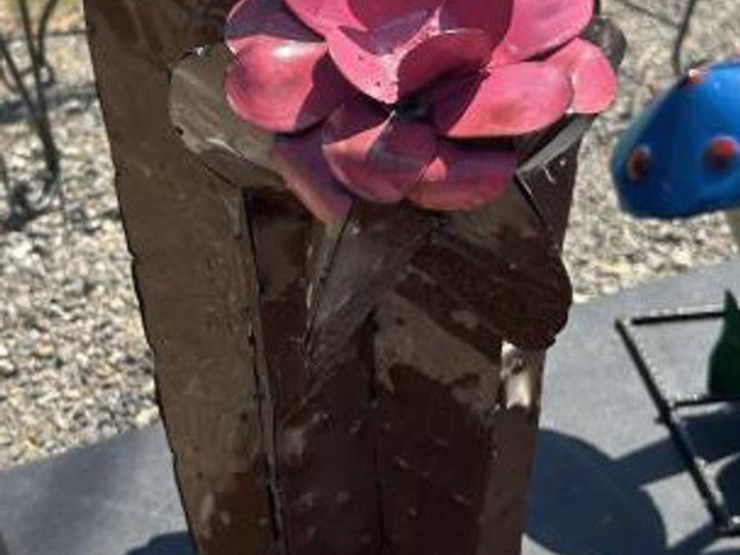 #156-•-metal-art---medium-brown-cactus-w/-pink-flowers-image-3
