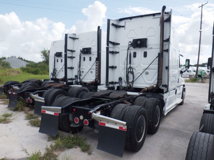 2017-freightliner-cascadia-125-evolution-image-13