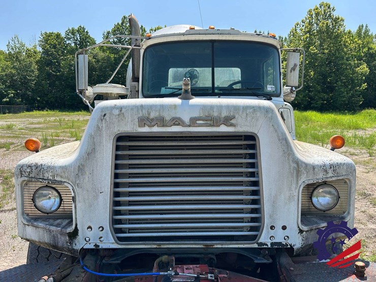 1997-mack-dm-concrete-mixer-truck-image-16