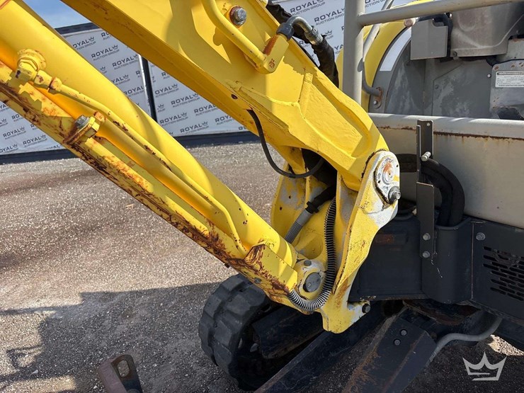 2012-yanmar-vio27-image-17