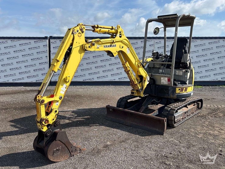 2012-yanmar-vio27-image-1