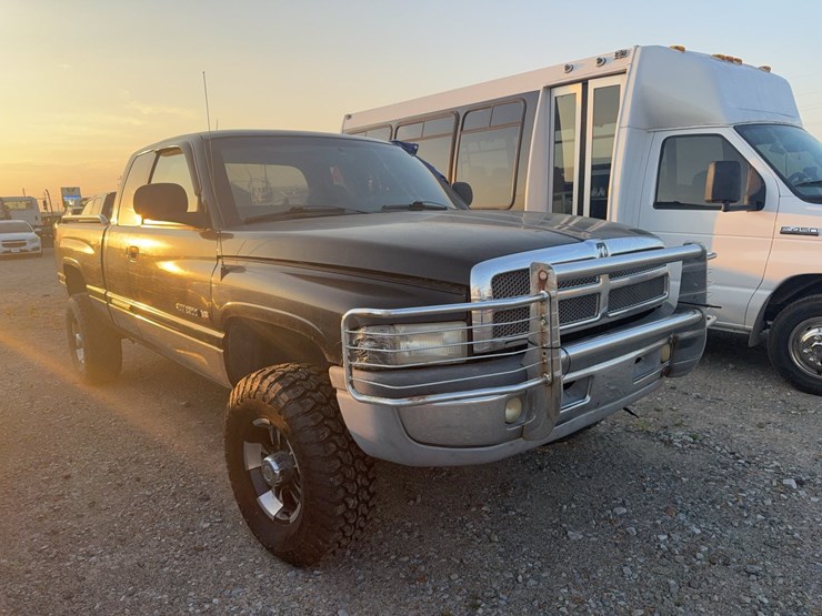 2001-dodge-ram-2500-image-3