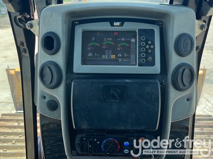 2018-caterpillar-d6n-lgp-image-61