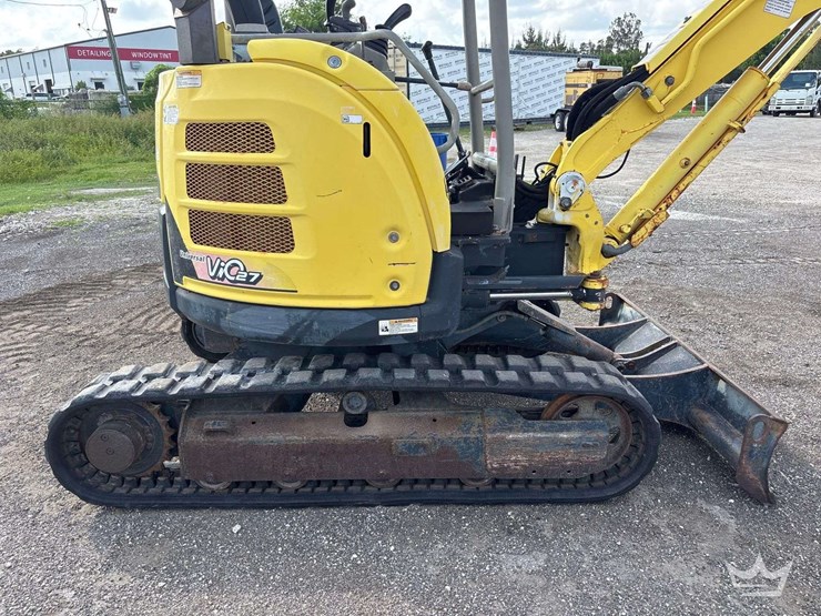 2012-yanmar-vio27-image-27