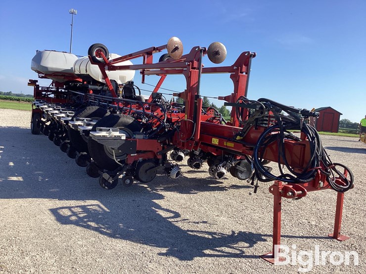 2014-case-ih-1255-image-3