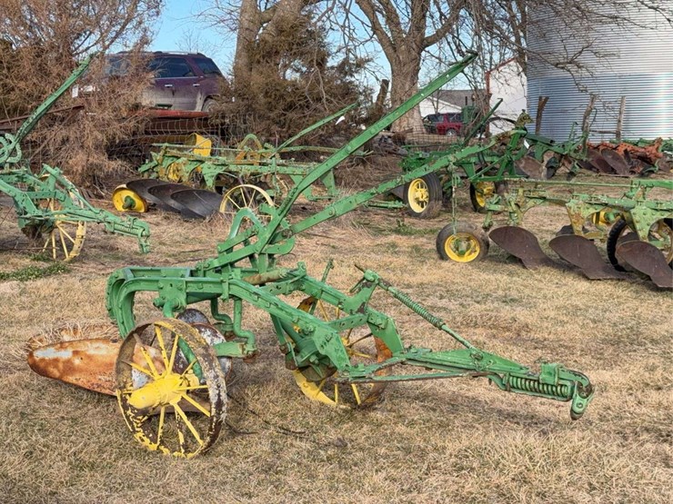 john-deere-pull-type-two-bottom-plow-image-1