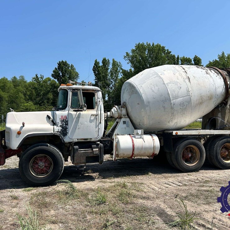 1992 Mack DM600GK Rear Discharge Concrete Mixer Truck