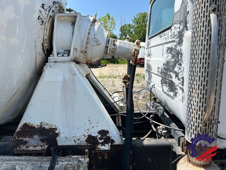 1992-mack-dm600gk-rear-discharge-concrete-mixer-truck-image-50