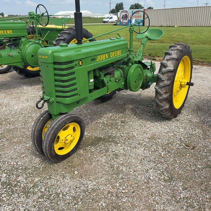 JOHN DEERE H