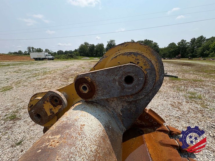cat-72"-336-excavator-bucket-image-12
