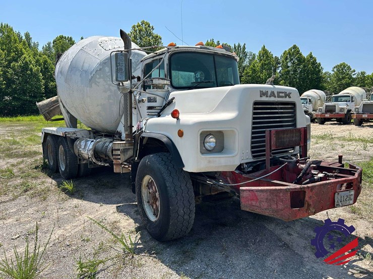 1992-mack-dm600gk-rear-discharge-concrete-mixer-truck-image-64