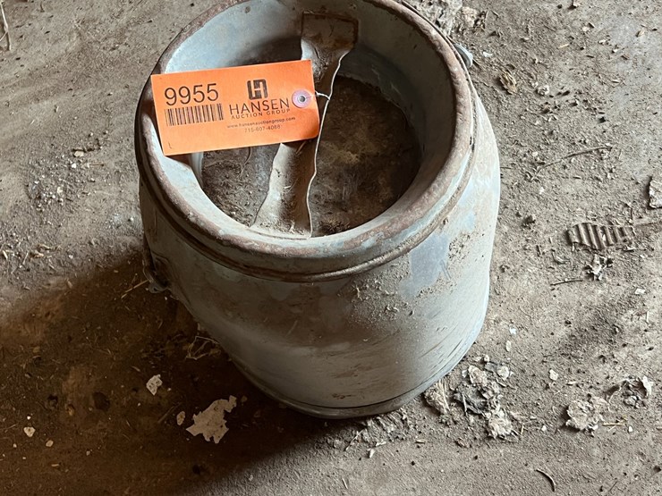 #9955-•-ihc-milk-bucket-image-1