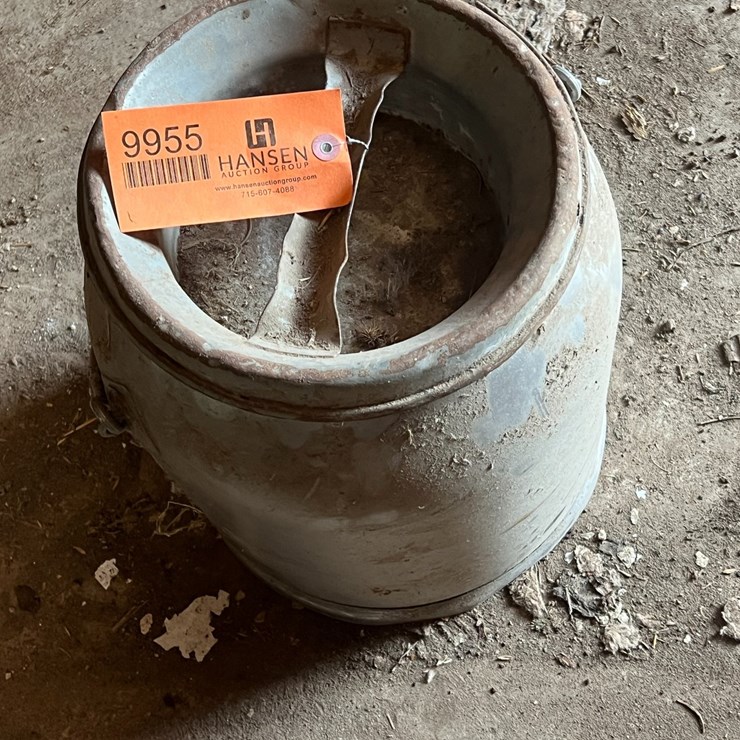 #9955 • IHC Milk Bucket