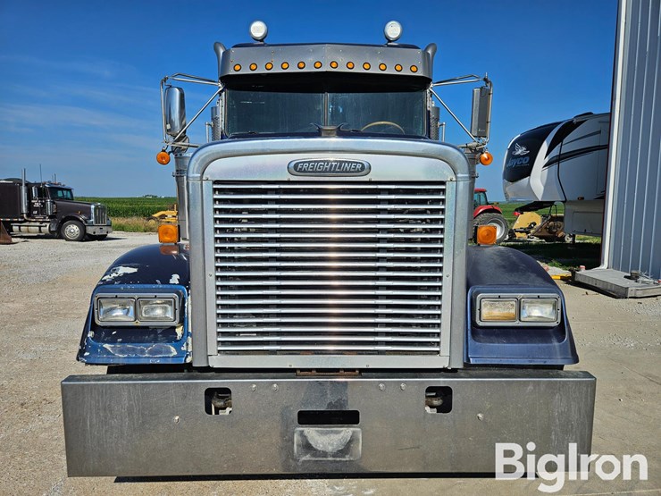 2005-freightliner-fld132-classic-xl-image-2