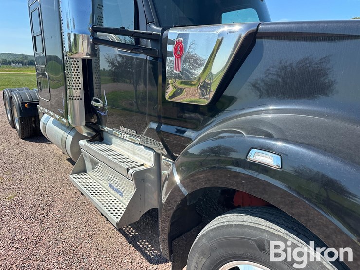 2021-kenworth-w990-image-18