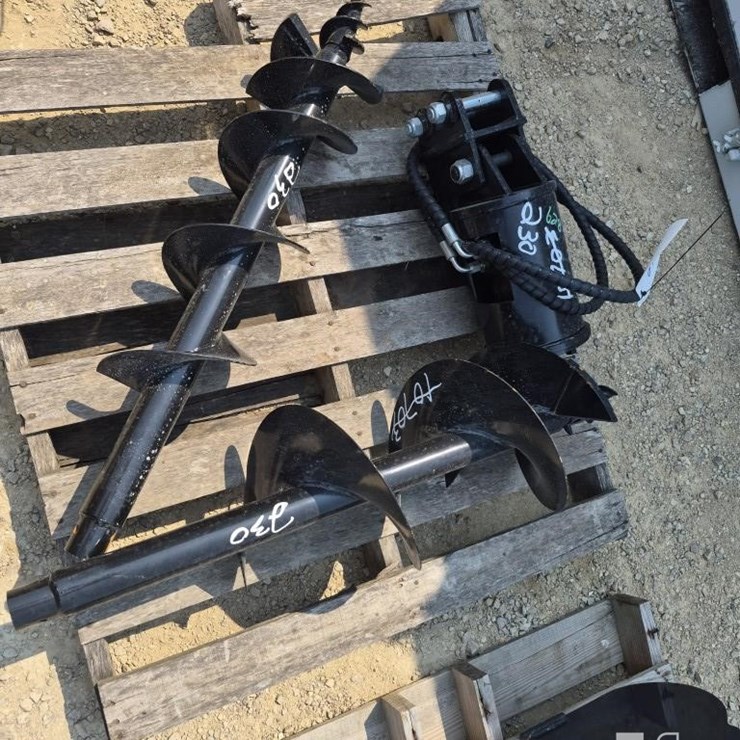 MINI EXCAVATOR POST HOLE DIGGER