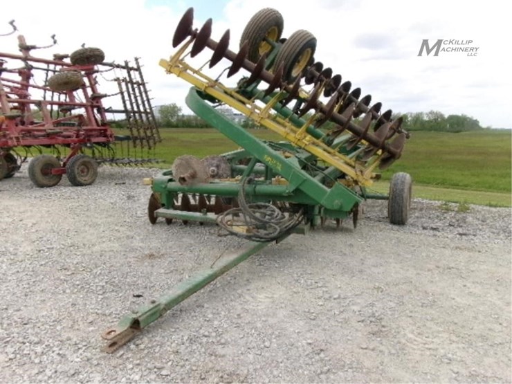 john-deere-220-image-1