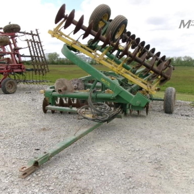 JOHN DEERE 220
