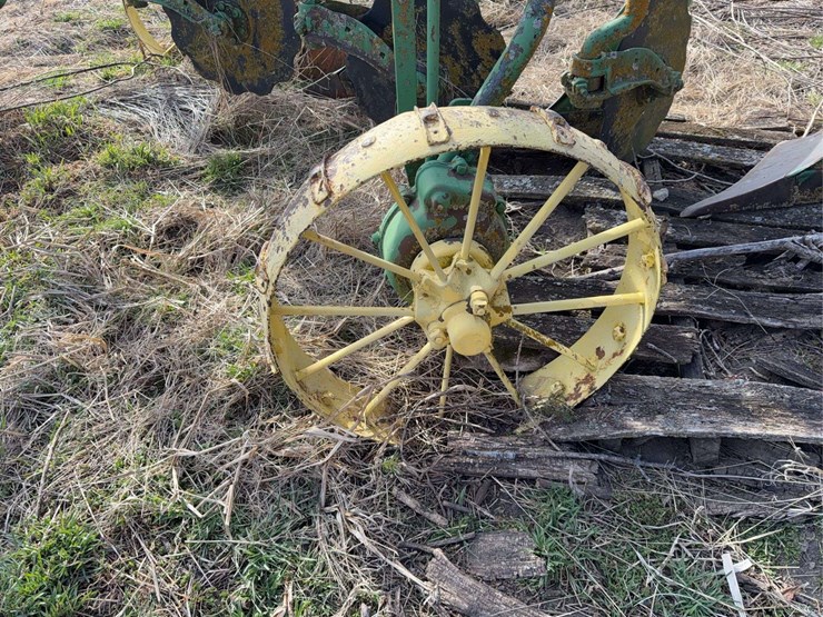 john-deere-pull-type-three-bottom-plow-image-11