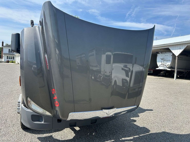 2019-peterbuilt-579-semi-tractor-image-29