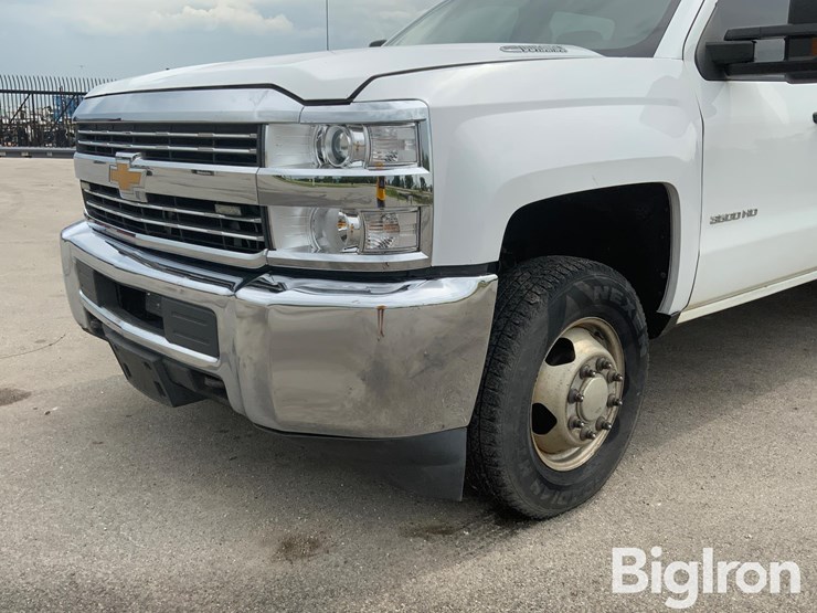 2016-chevrolet-3500-image-12