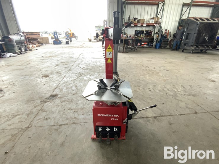 2026-massey-ferguson-730-image-2