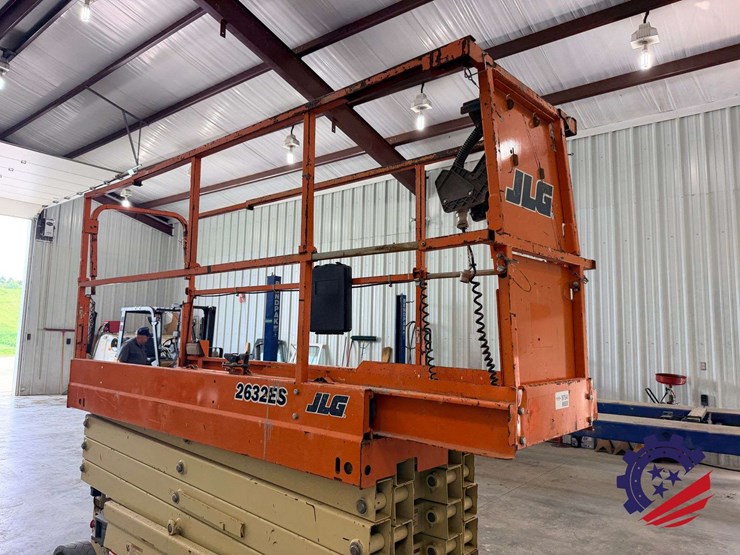 2017-jlg-2632es-image-40