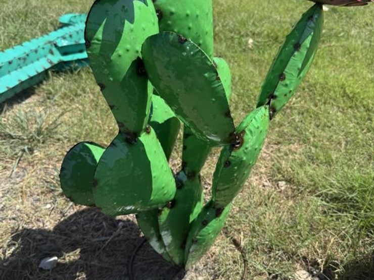 #119-•-metal-art---medium-cactus-w/-pink-flower-image-1