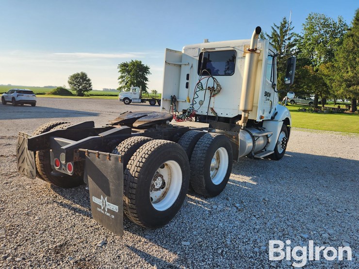 2007-freightliner-columbia-120-image-5
