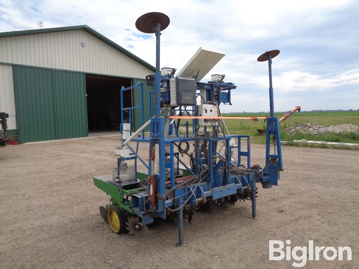 almaco-4r30-3-pt-research-planter-image-3