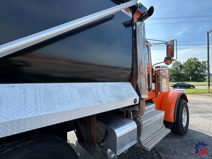 2016-peterbilt-367-image-24