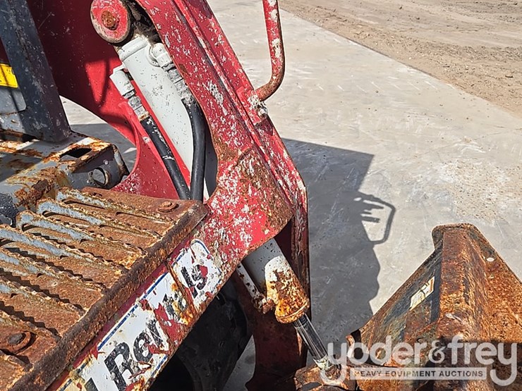 2019-takeuchi-tl8-image-25
