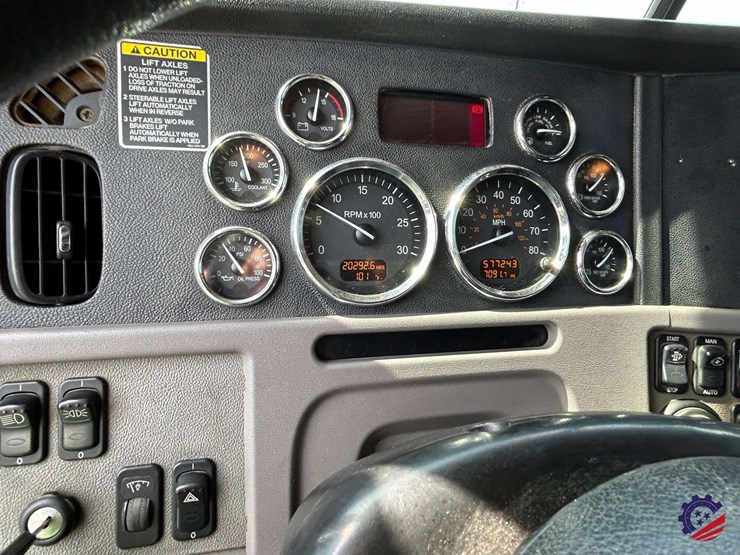 2016-peterbilt-367-image-87