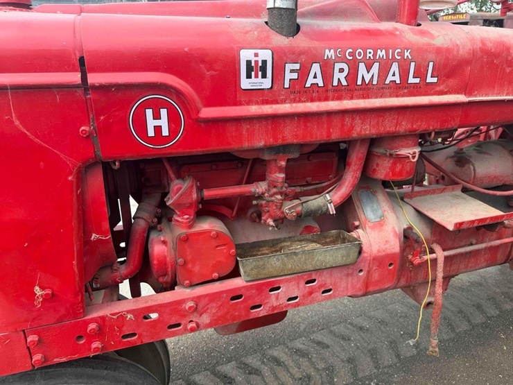 mccormick-farmall-h-tractor-image-14