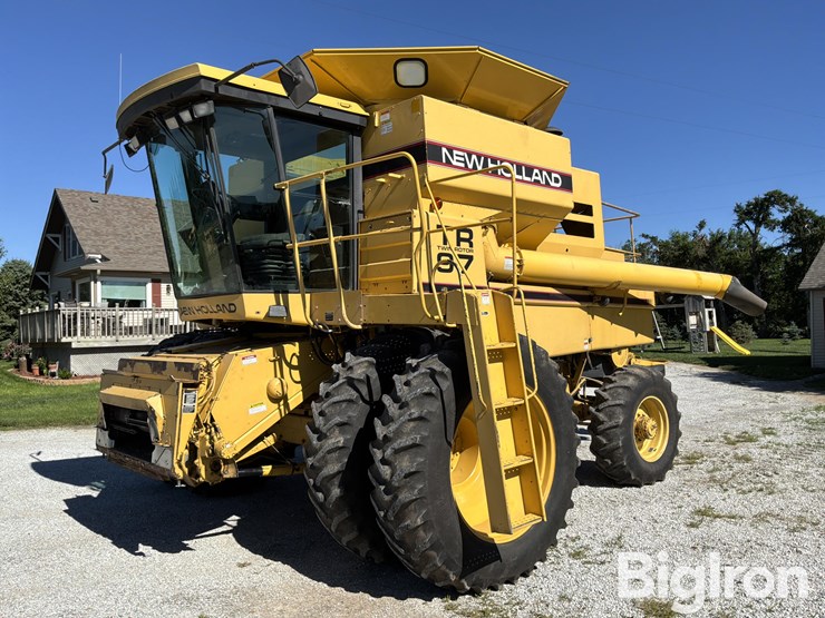 1995-new-holland-tr97-image-1