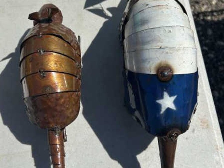 #130-•-metal-art---(2)-armadillos-(texas-&-brown)-image-3