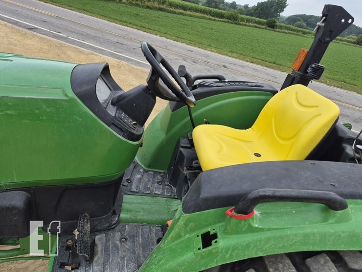 john-deere-4044m-image-11