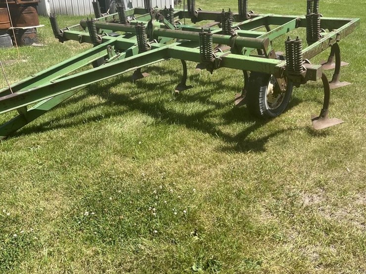 john-deere-100-image-1