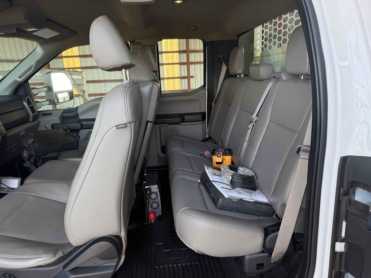 2017-ford-f550-super-duty-service-truck-image-15