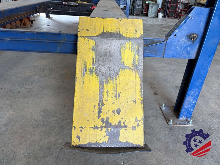2014-bendpak-hds-14x-14,000-lb.-extended-four-post-vehicle-lift-with-dual-rolling-bridge-jacks-image-9