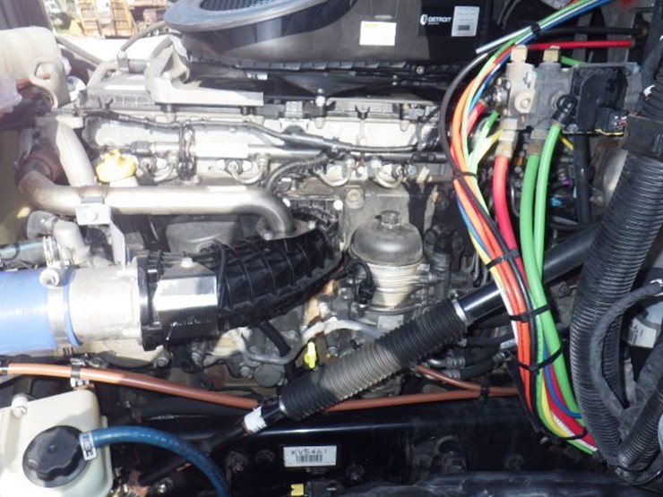 2020-freightliner-cascadia-126-image-28