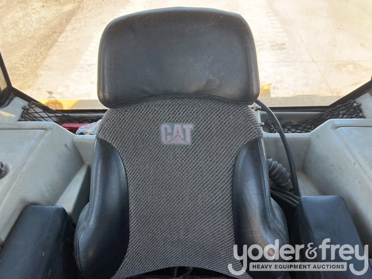 2018-caterpillar-d6n-lgp-image-57