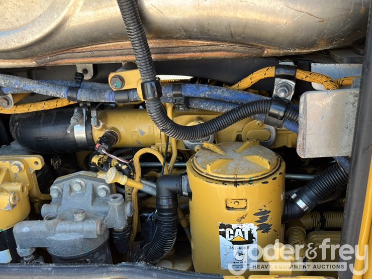 2018-caterpillar-d6n-lgp-image-44