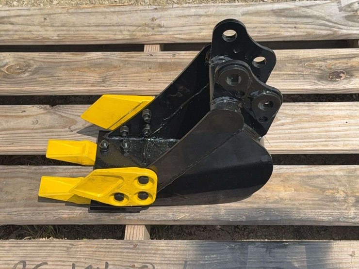 7”-w-mini-excavator-bucket-model-zl-12-image-1